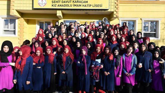 Diyanet İşleri Başkanı Prof.Dr. Ali Erbaş, Şehit Davut Karaçam Anadolu Kız İmam Hatip Lisesi öğrencileriyle bir araya geldi