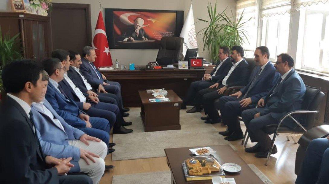 Memur-Sen ve Eğitim-Bir-Sen Genel Başkanı Ali Yalçın, İl Milli Eğitim Müdürümüz Emin Engin'i Makamında ziyaret etti.
