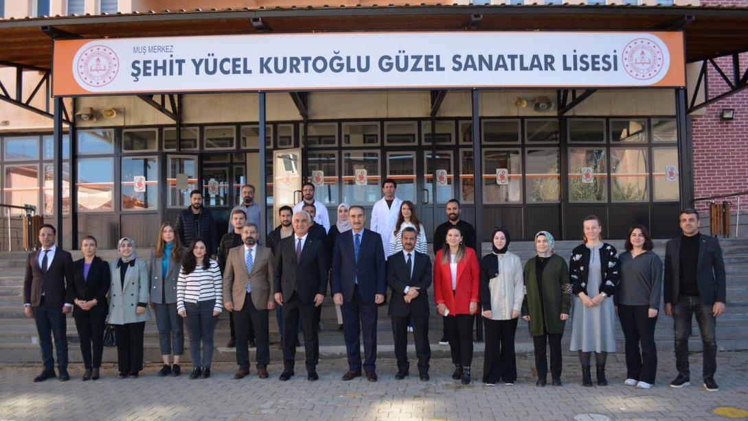 OKUL ZİYARETLERİ KAPSAMINDA VALİMİZ SAYIN AVNİ ÇAKIR VE İL MİLLÎ EĞİTİM MÜDÜRÜMÜZ SAYIN ENVER KIVANÇ, ŞEHİT YÜCEL KURTOĞLU GÜZEL SANATLAR LİSESİNE ZİYARETTE BULUNDULAR