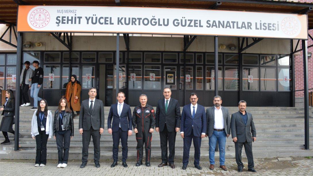 TÜRKİYE CUMHURİYETİMİZİN MİLLÎ ASTRONOTU SAYIN ALPER GEZERAVCI, ŞEHİT YÜCEL KURTOĞLU GÜZEL SANATLAR LİSESİNDE ÖĞRENCİLERİMİZLE BİR ARAYA GELDİ