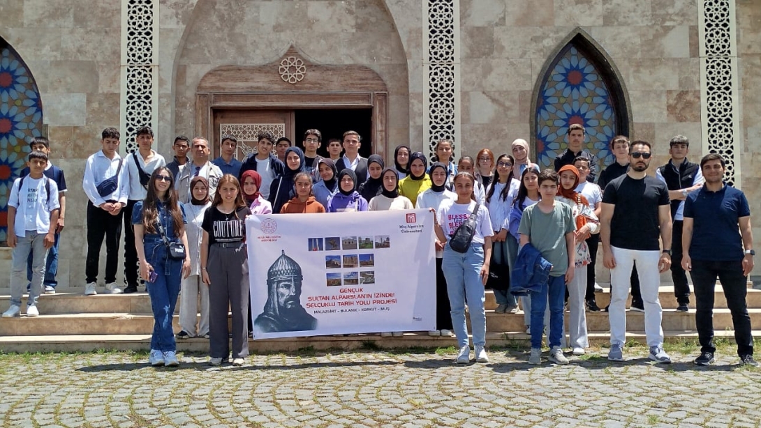 GENÇLİK SULTAN ALPARSLAN'IN İZİNDE!  SELÇUKLU TARİH YOLU PROJE GEZİSİ SONA ERDİ